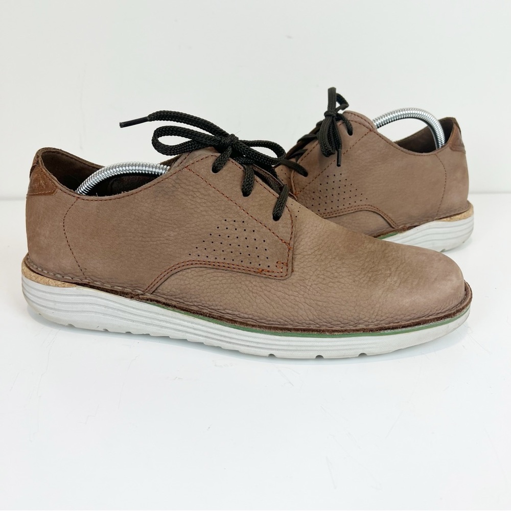 Clarks Bruno Low Taupe Nubuck Derby’s Size 10.5